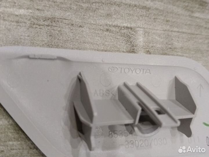 Крышка форсунки Camry 70 левая белый жемчуг 18-21