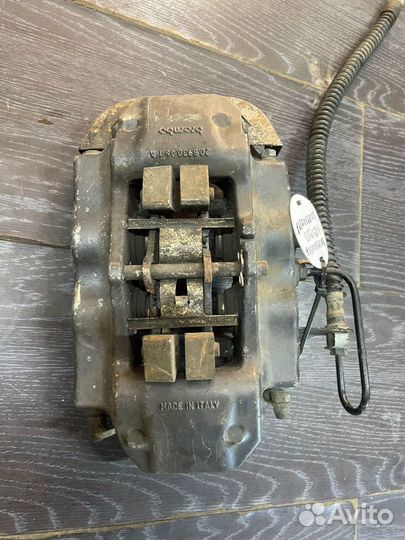 Суппорт audi Q7 4L 208930051A