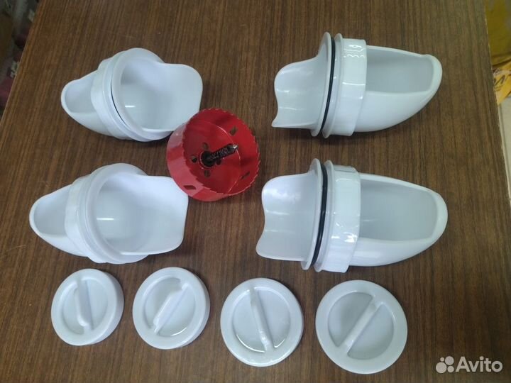 Кормушка для кур врезная