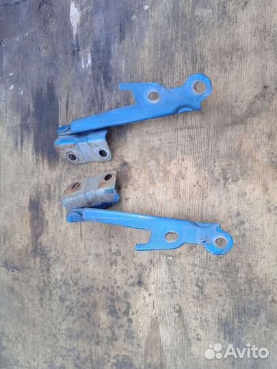 Петля капота Kia Sephia 1