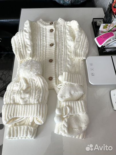 Комплект на выписку вязанный