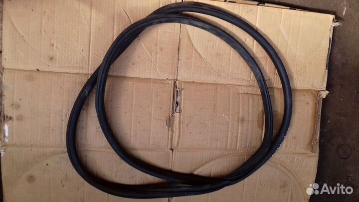 Уплотнитель дверного проема передний левый Citroen