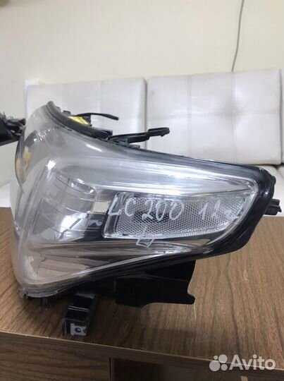 Фара левая Toyota Land Cruiser 200 ксенон 08-12г