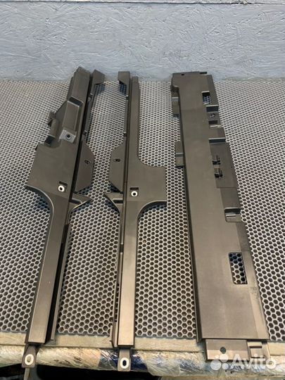 Кронштейн обшивки багажника задний Porshe Panamera