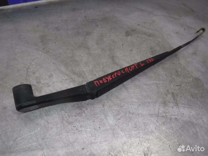 Поводок дворника передний левый Mitsubishi Pajero