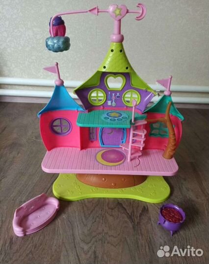 Кукольный домик с куклой