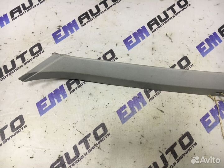 Обшивка двери багажника правая Форд Фокус 2