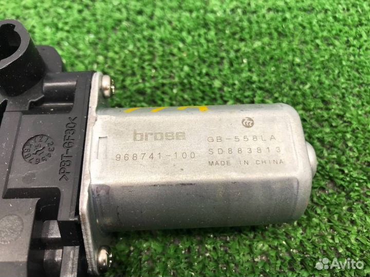 Моторчик стеклоподъемника задний правый