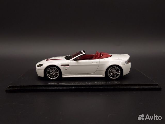 1/43 Aston Martin & Chevrolet Corvette - Spark