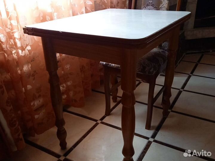 Кухонный стол