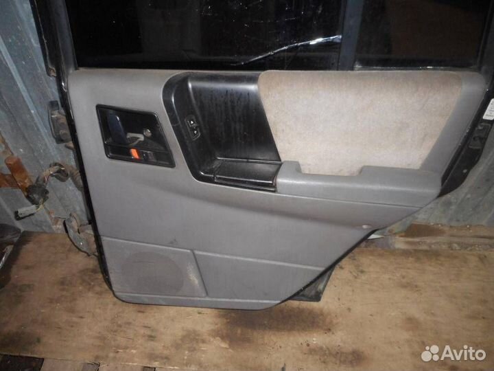 Обшивка двери задней правой Jeep Grand Cherokee