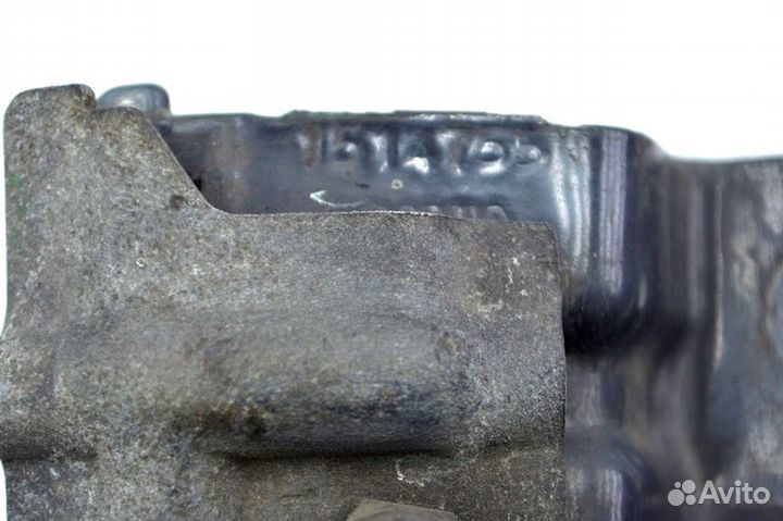 Кронштейн верхнего спойлера кабины, левый scania R