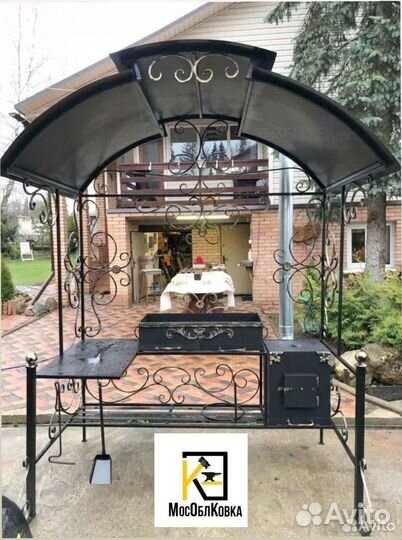 Мангал с крышей