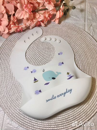 Нагрудник силиконовый с кармашком