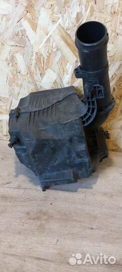 Корпус воздушного фильтра Ford Kuga 1