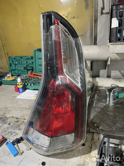 Задние стопы ниссан серена 17 год