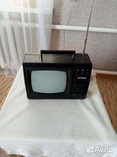 Телевизор СССР старый переносной в в