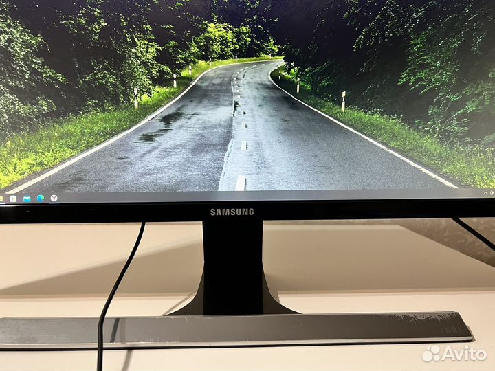 Монитор samsung u28e590D