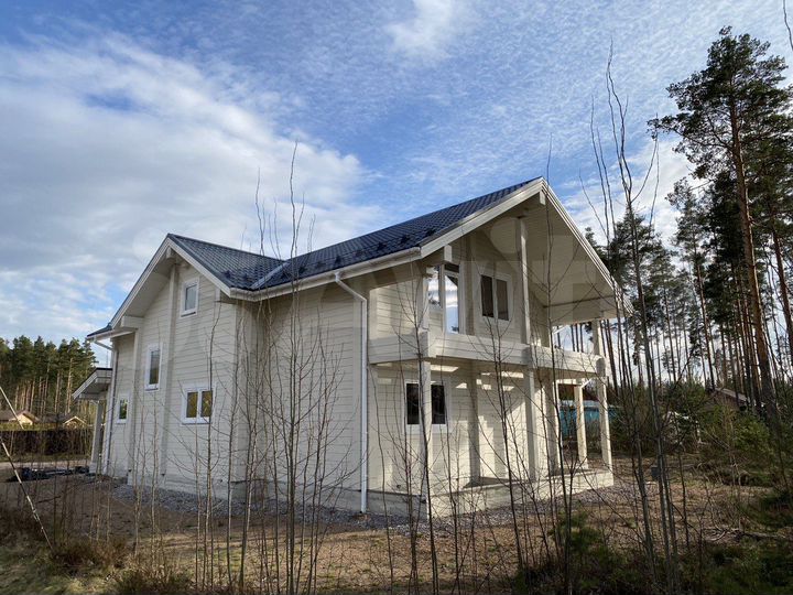 Коттедж 270 м² на участке 16 сот.