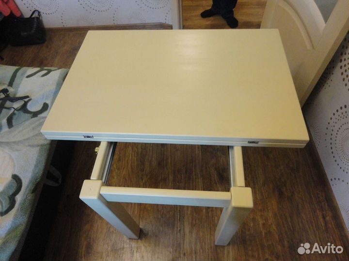 Стол из дерева