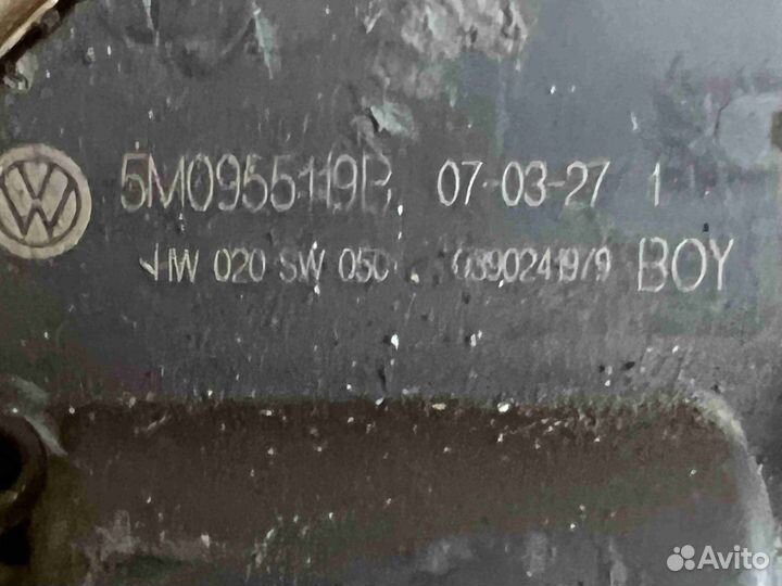 Моторчик передних стеклоочистителей (дворников) Vo