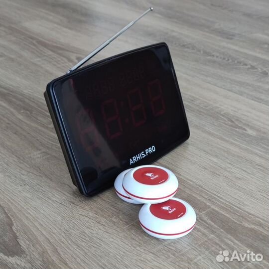 Кнпока вызова персонала и табло отображения вызова