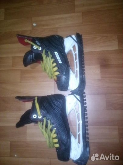 Хоккейные коньки