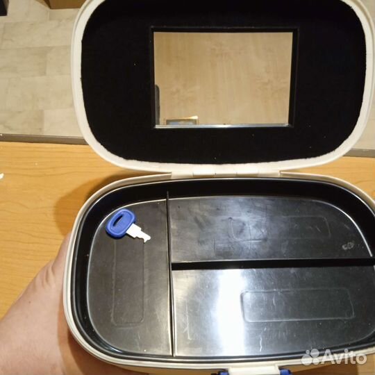 Шкатулка с зеркалом для косметики, бижутерии