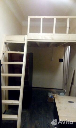 Антресольный этаж, ярус