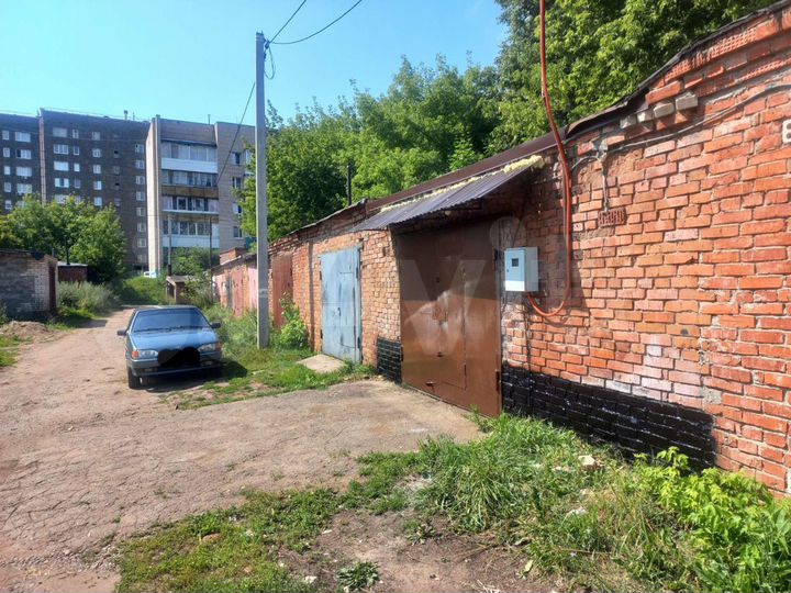 Гараж, > 30 м²