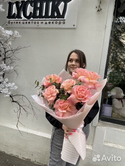 Букет из крупных ажурных роз