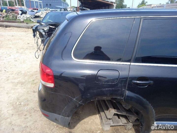 Volkswagen Tuareg задняя часть черная