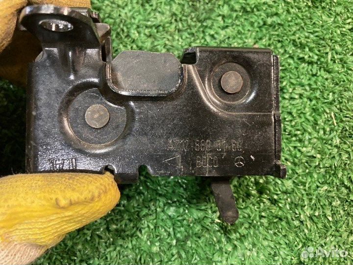 Замок капота Mercedes-Benz E-Class C207 271860