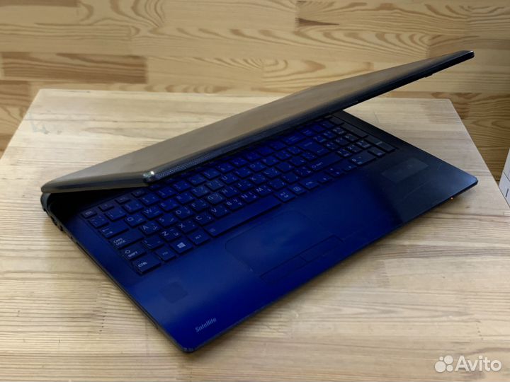 Тонкий Toshiba 15/4Гб/SSD 256Gb/Батарея 5ч