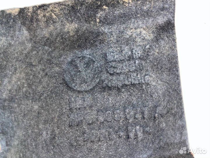 Подкрылок передний левый Volkswagen Touareg 2 2012