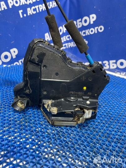 Передний правый замок двери Toyota Camry 40 седан