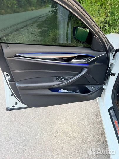 Обшивки дверей BMW G30