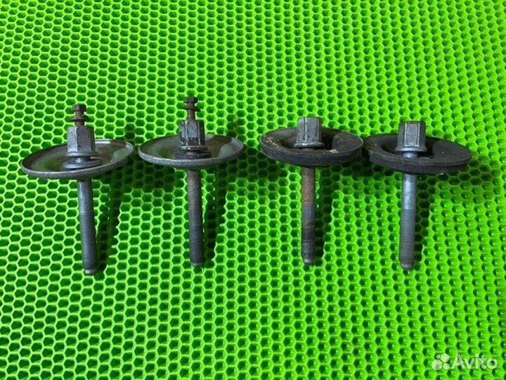 Болты подрамника задние Bmw 5 E39 M52B28 1997