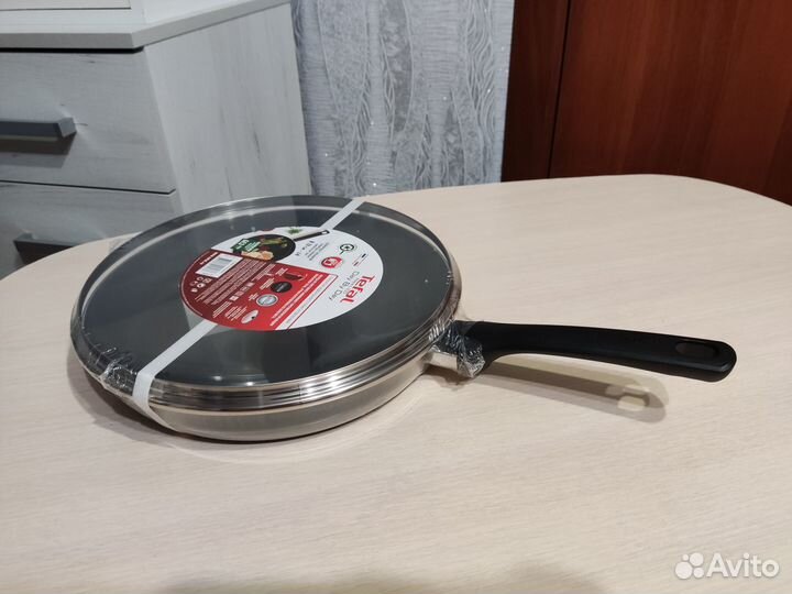 Сковорода с крышкой Tefal Day by Day 28 см (Новая)