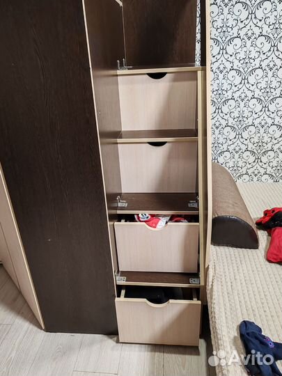 Детская кровать чердак со столом и шкафом