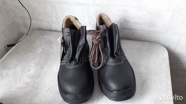 Ботинки кожаные демисезонные с усиленным подмыском