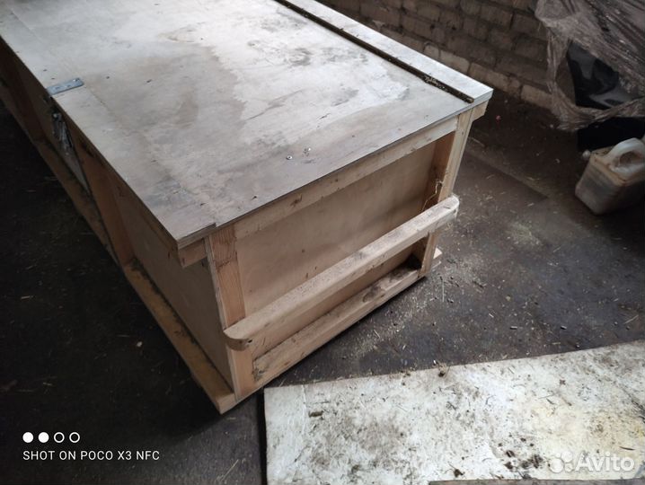 Деревянный ящик большой и мощный