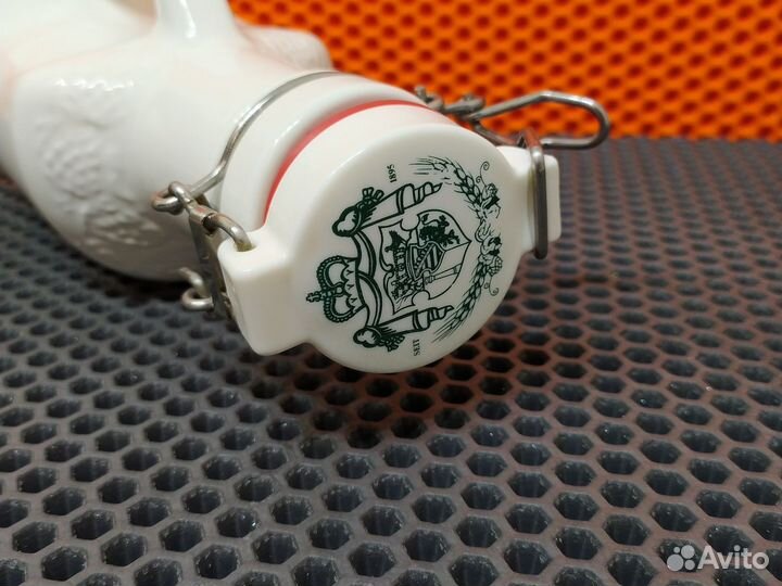 Бутыль с бугельной пробкой