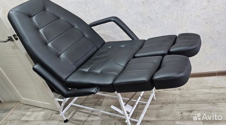 Педикюрно-косметологическое кресло