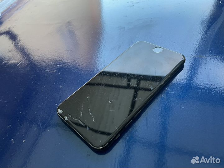 Телефон iPhone 7