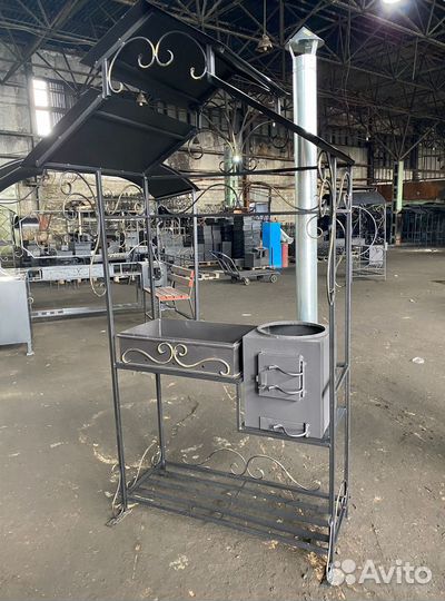 Мангал с крышей