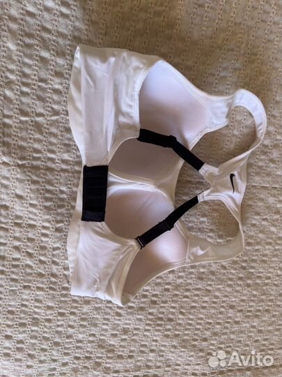 Спортивный топ бра nike