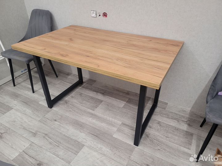 Кухонный стол