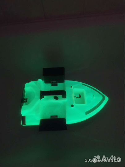 Прикормочный кораблик с GPS. Эхолот FFW718LA