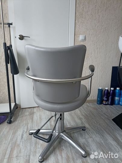 Парикмахерское кресло бу